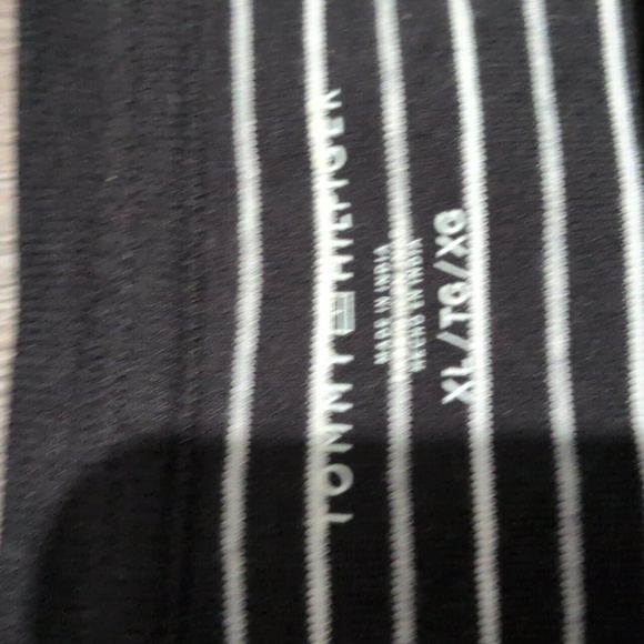 NEW (2) Tommy Hilfiger Favorite Tees Sz XL NWOT Bundle Lot Burgundy/Black Stripe - Picture 9 of 9
